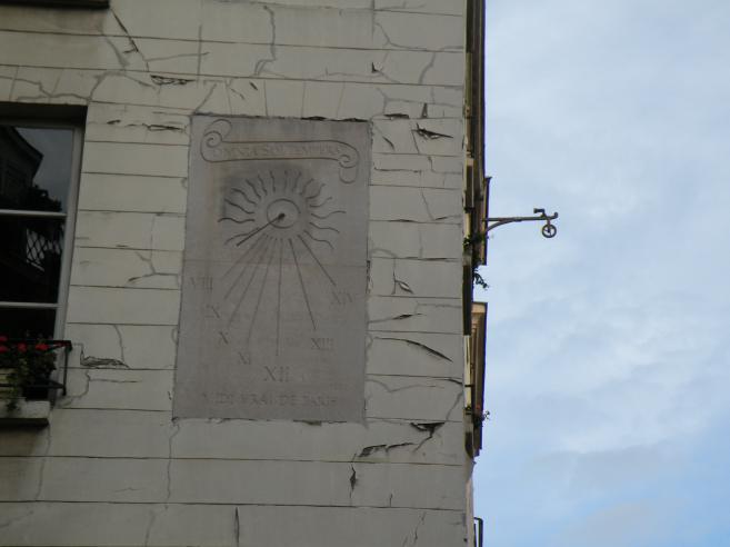  Cadran solaire 'Midi Vrai de Paris' au 56, rue du Cherche-Midi